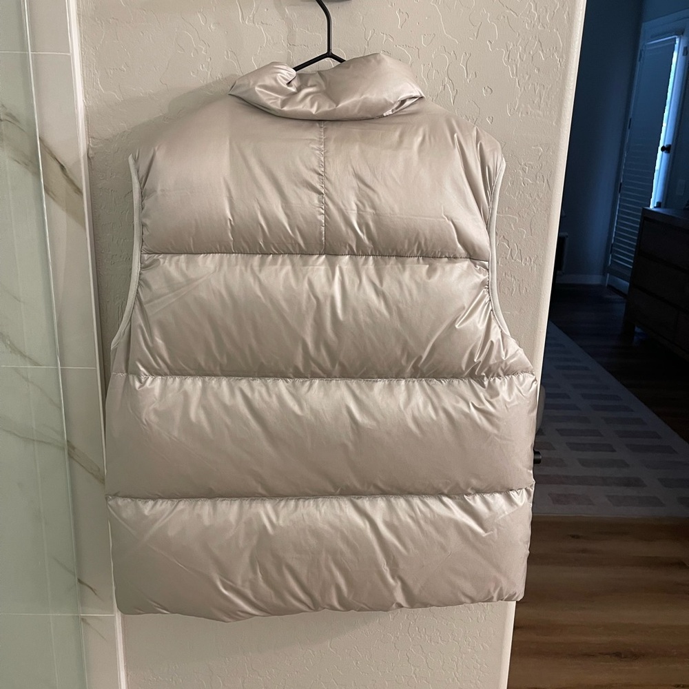 New Lululemon Always Down Puffer Vest (Size M) - Picture 4 of 4